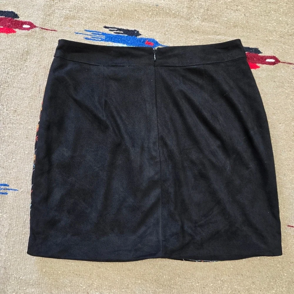 Rockin C Black‎ Tribal Mini Skirt Embroidered 2010s M 15x17 Trendy Aesthetic